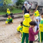 Bersih Lingkungan Berhadiah di KB-TK Aisyiyah 41 Menganti