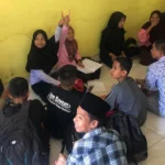 Mahasiswa KKN Buka Bimbel di Bawean, Begini Tanggapan Siswa
