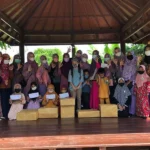 Ikwam SD Almadany Beri Bingkisan Siswa Terdampak Pandemi