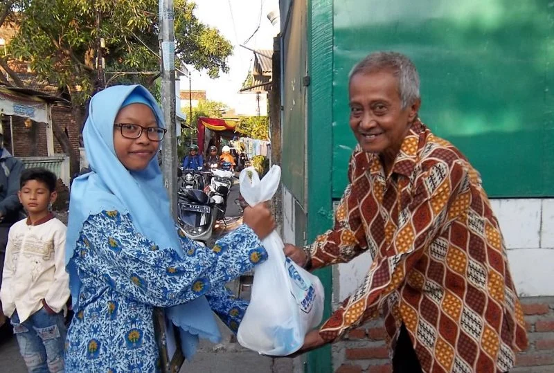 Baksos dan Jelajah Lingkungan Latih Siswa SMPM 14 Surabaya Beradaptasi