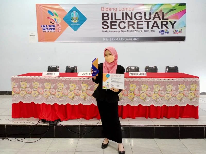 Siswi SMK Mutu Gondanglegi Menangkan Lomba Bilingual Secretary