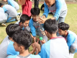 Permainan Bola Kurung Meriahkan Outbound Miosi