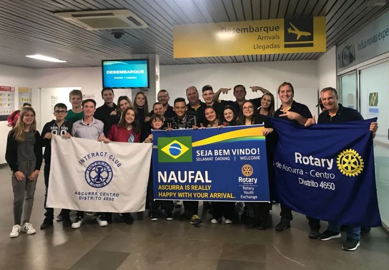 Begitu Tiba di Bandara Brasil, Siswa Ini Dapat Kejutan Luar Biasa