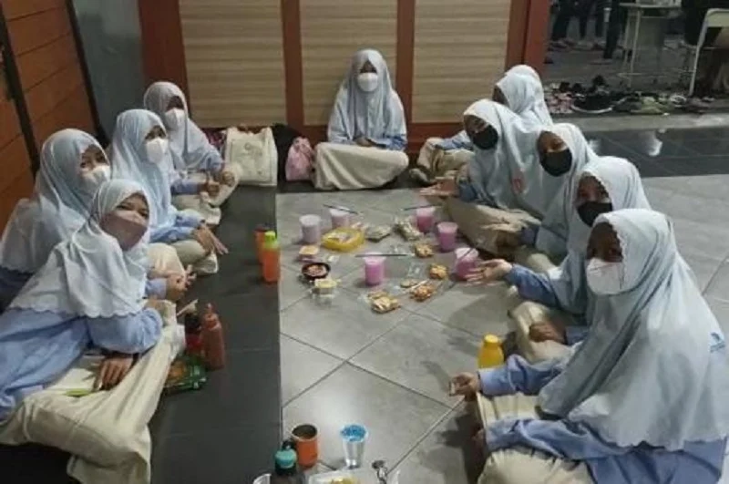 Buka Puasa Siswa Spemdalas agar Ada Kenangan Indah