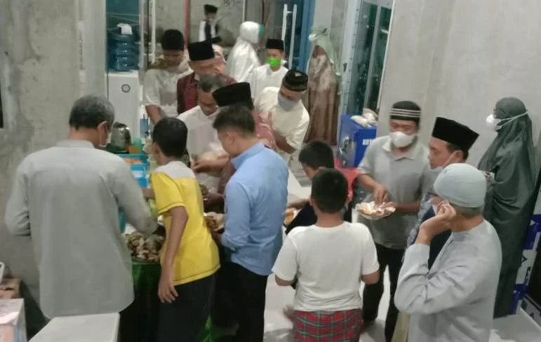 Buka Puasa Sunah di Masjid Ini Mengasyikkan