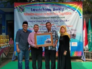 Sekolah Ini Guru dan Murid Bersaing Terbitkan Buku