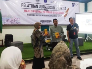 Buku Kisah Dramatik Hijrah Memeriahkan Pelatihan Jurnalistik Blitar