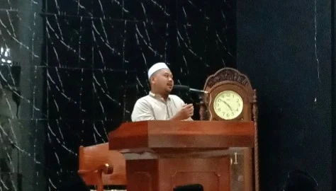 Bupati Gresik Kultum Subuh di Masjid As Shalihin Bawean, Ini Pesannya