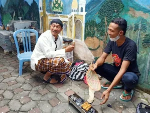 Bupati Pacitan Asyik Nikmati Sate Kelinci sambil Ndodok di GDM