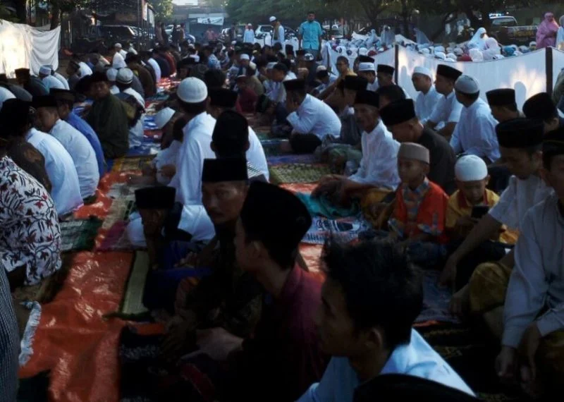 Jamaah pun Semburat Berlarian Cari Aman Ketika Khutbah Masih Berlangsung