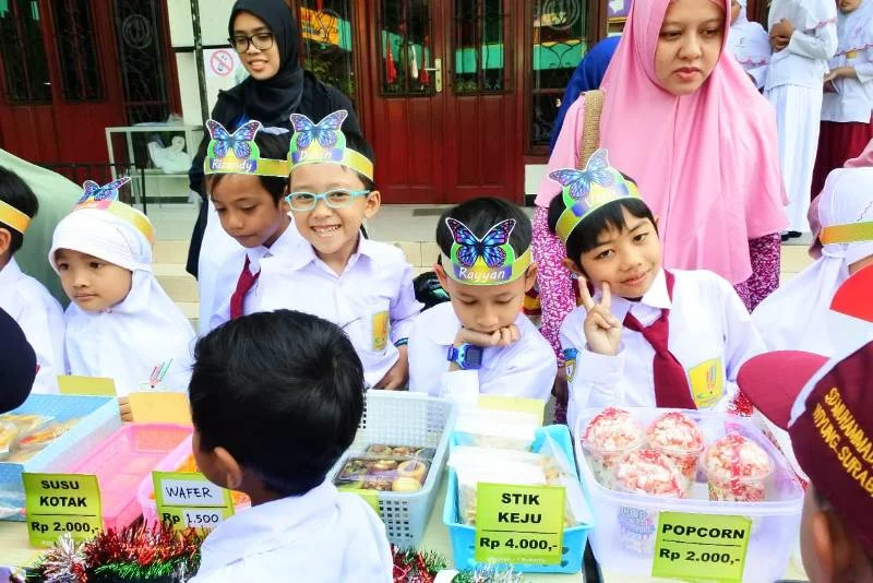 Halaman Sekolah Jadi Pasar, Begini Ramainya Entrepreneur Day