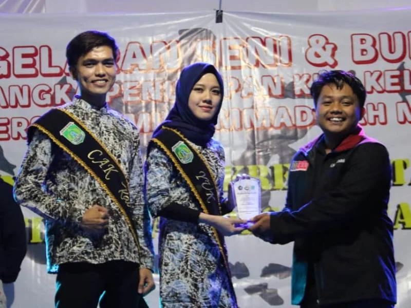 Pentas Seni Desa Jatiarjo Dihadiri Cak dan Yuk Pasuruan