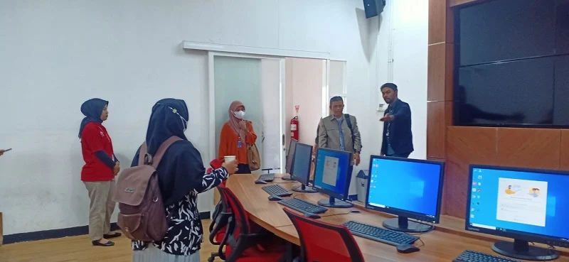Guru Spemdalas dan Smamio Ikuti Campus Tour