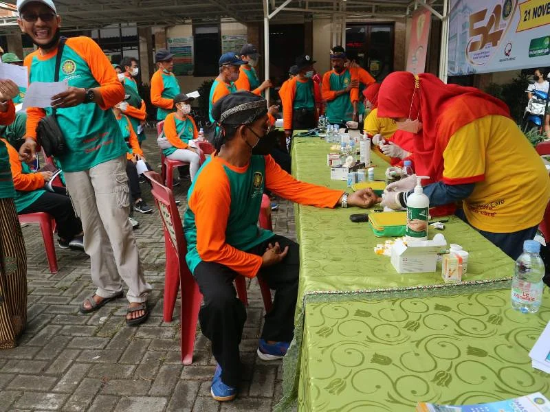 Milad RS Siti Khodijah Gelar Check Up Gratis dan Umrahkan 20 Karyawan