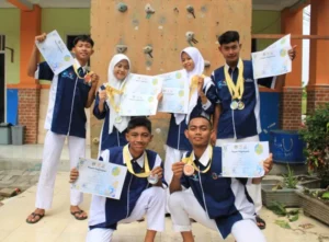 Kelas Olahraga SMAM 8 Borong Medali Climbing
