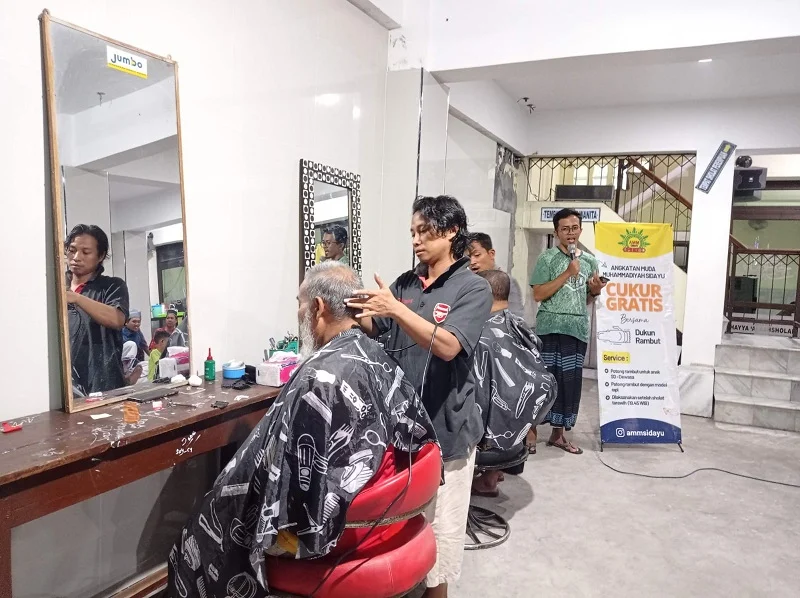 Akhir Ramadhan, AMM Sidayu Gresik Cukur Rambut Gratis