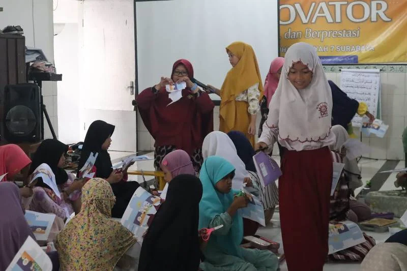 Membuat Kotak Sedekah untuk Santuni Anak Yatim di SDM 7