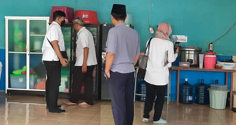 DLH Gresik Kunjungi SD Muwri, Ini yang Dilakukan