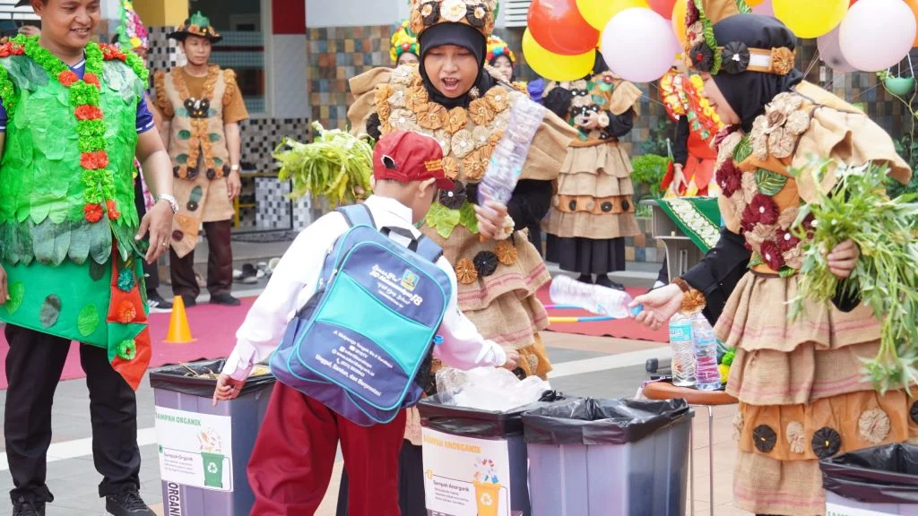 MPLS 2025: From Trash to Treasure di SD Muhammadiyah 18 Surabaya