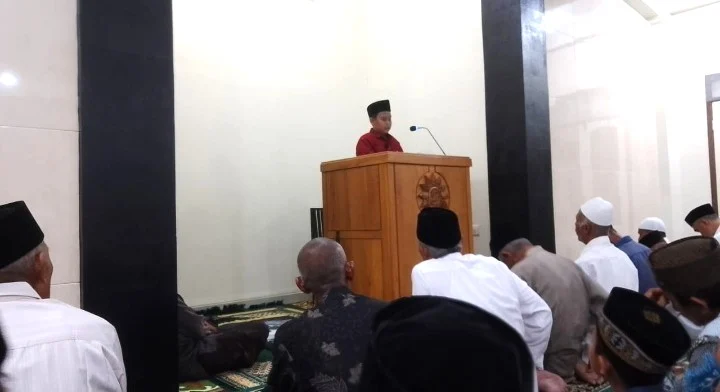 Dai Cilik Kejutkan Jamaah Tarawih Masjid Al Falah Ranting Jalen