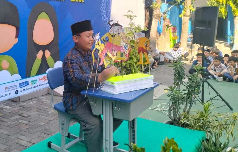 Dalang Cilik Meriahkan Halal Bihalal SD Ikrom