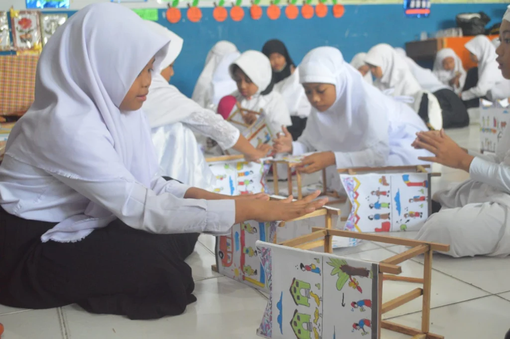 Workshop Damar Kurung di SD Muda Dukun: Ngertio, Nggaweo, lan Critakno