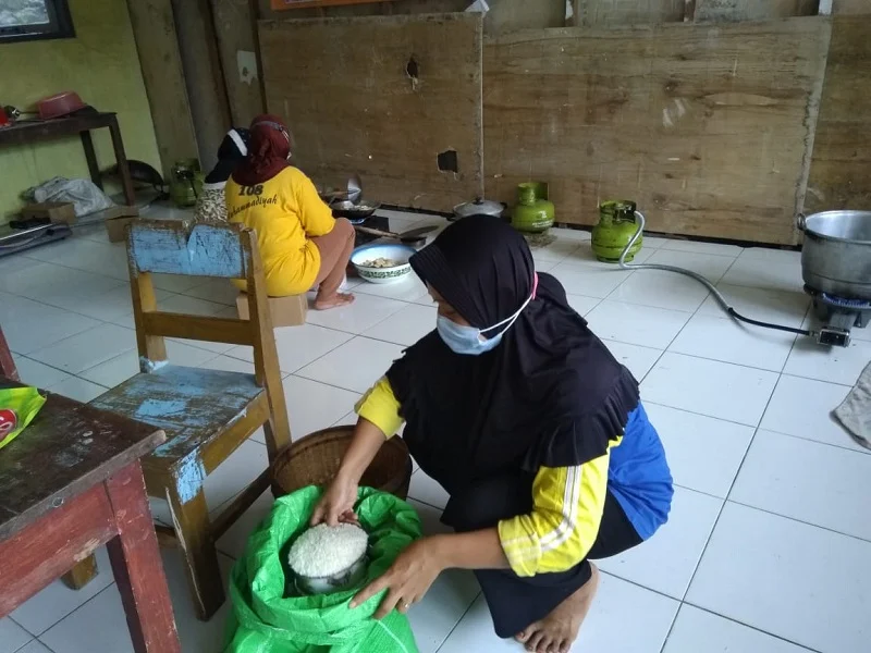 Lazismu-MDMC Pacitan Buka Dapur Umum di Lokasi Longsor