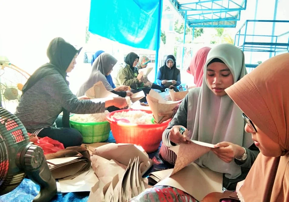 Banjir Gresik Selatan, Nasyiah Bantu lewat Dapur Umum