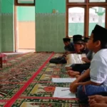 Tadarus Keliling Siswa Ini Dapat Tausiyah Cara mendapat Ilmu Bermanfaat