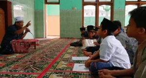 Tadarus Keliling Siswa Ini Dapat Tausiyah Cara mendapat Ilmu Bermanfaat