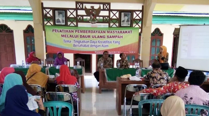 Di Dukun, Aisyiyah Berdayakan Wanita dengan Pelatihan Daur Ulang Sampah