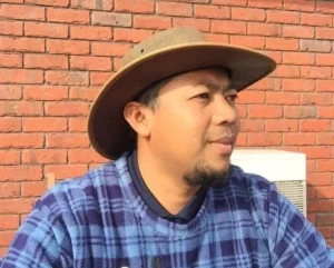 Bahagia Menguntungkan dengan Senyum