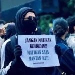 Poster-Poster Kreatif Demonstran Ini Bikin Tertawa Membacanya