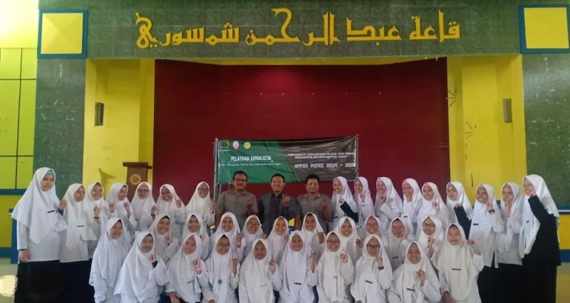 Santri Putri Ponpes Karangasem Gelar Diklat Jurnalistik