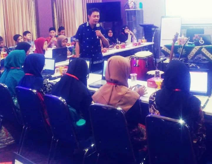 Gelar Diklat Jurnalistik untuk Seleksi Reporter Majalah Sekolah