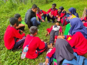 Diterpa Hujan Deras, Peserta Diklat SAR Pelajar Ini Diuji Nyali