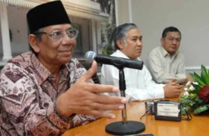 KH Hasyim Muzadi di Mata Din Syamsuddin