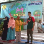 Guru dari Negeri Cristiano Ronaldo Beri Motivasi Siswa SDM 20 Surabaya di Hari Pertama