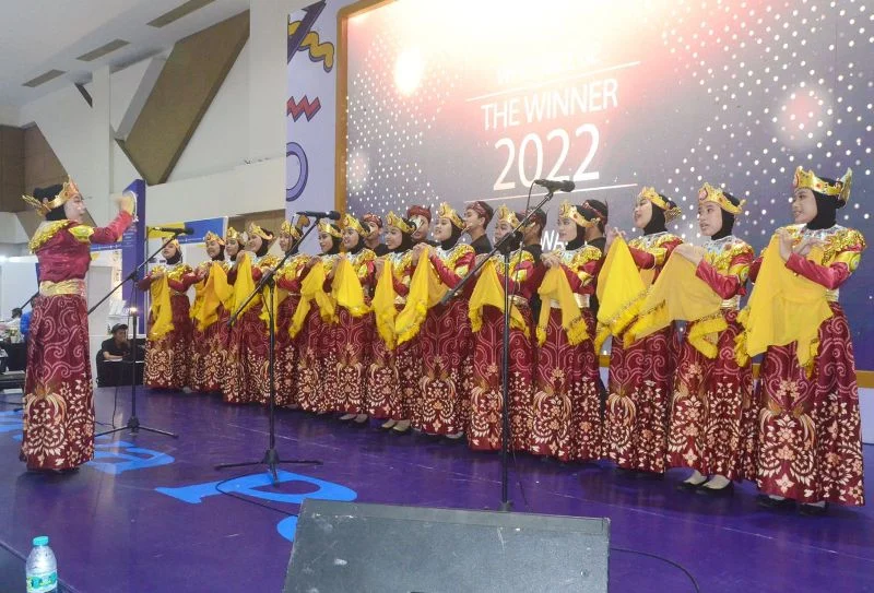 Dengan Dirigen Siswa, Smamda Voice Raih Platinum