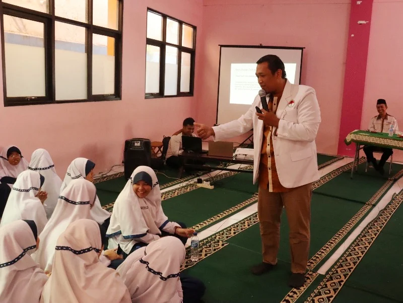 Orangtua Mengajar Bersama Dokter di Miosi