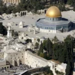 Dome of Rock, Batu Tempat Nabi Isra Mikraj