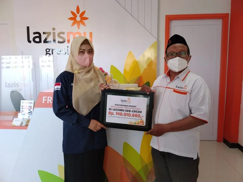 Lazismu GKB Serahkan Donasi Semeru Rp 148 Juta