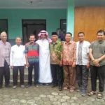 Donatur dari Arab Ziarahi Makam Pengasuh Pondok Pakusari