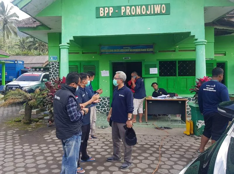 Tim Majelis PKU Sambangi Relawan Bencana Semeru di Pronojiwo