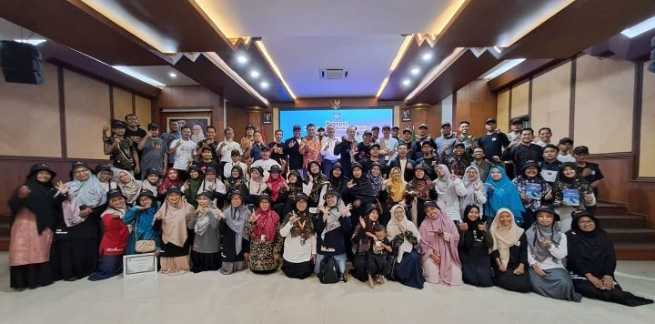 Uniknya Dresscode Milad, Boleh Pakai Kaos PWMU.CO Edisi Kapanpun