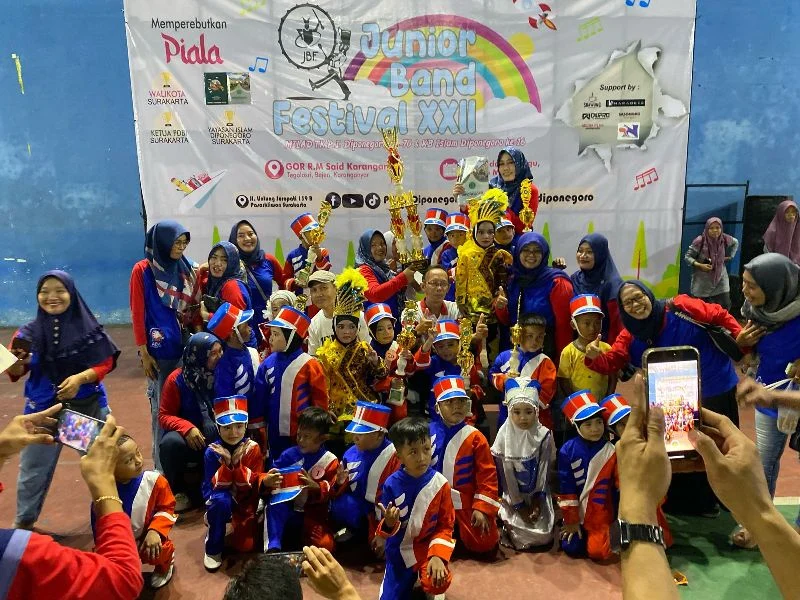 Raih 8 Piala, Drumband ABA Nangsri Raih Juara Umum