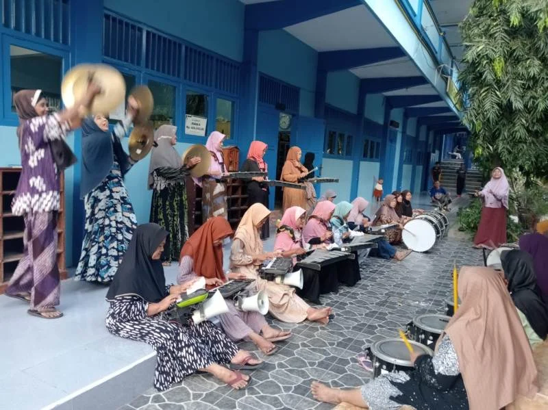 Drumband Emak-Emak Aisyiyah Mau Bikin Kejutan di Pawai Taaruf