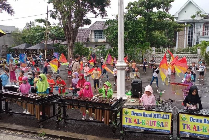 Hujan Turun Latihan, Drumband TK Al-Kautsar Siap Gemparkan Musyda