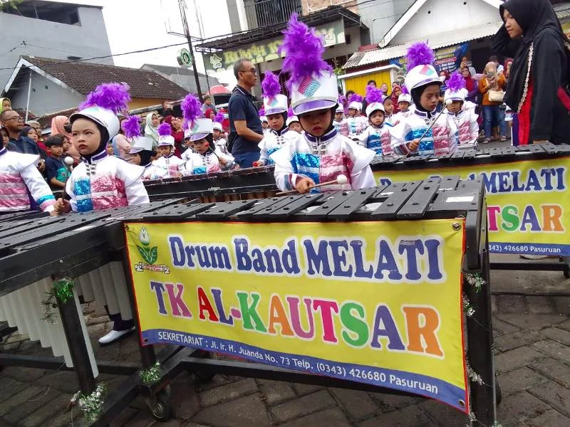 Drumband TK Al-Kautsar Bikin Gemas Penonton