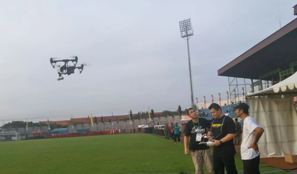 Dua Drone Asosiasi Pilot Abadikan Milad Muhammadiyah di Bangkalan